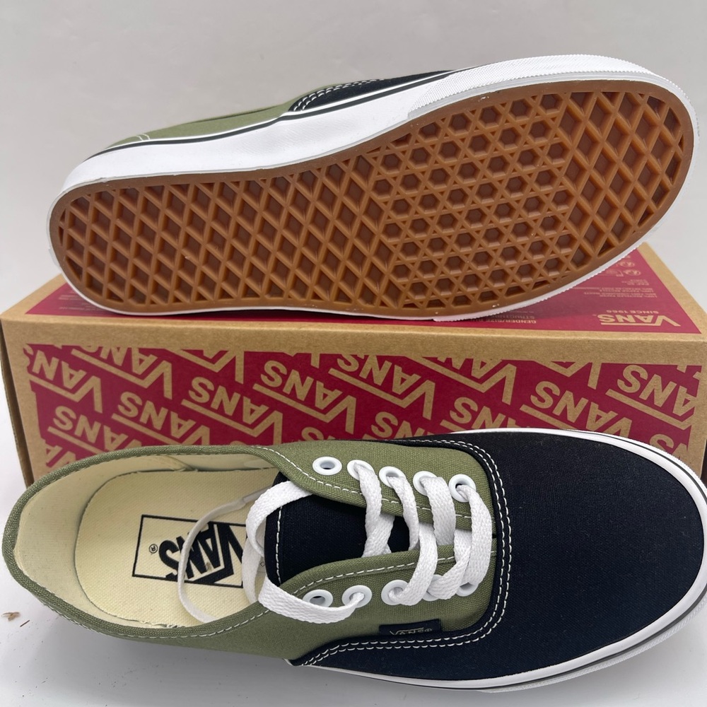 Vans Men’s Authentic
Pop Loden Green
VN000BW5ZBF Sneakers - Picture 4 of 16